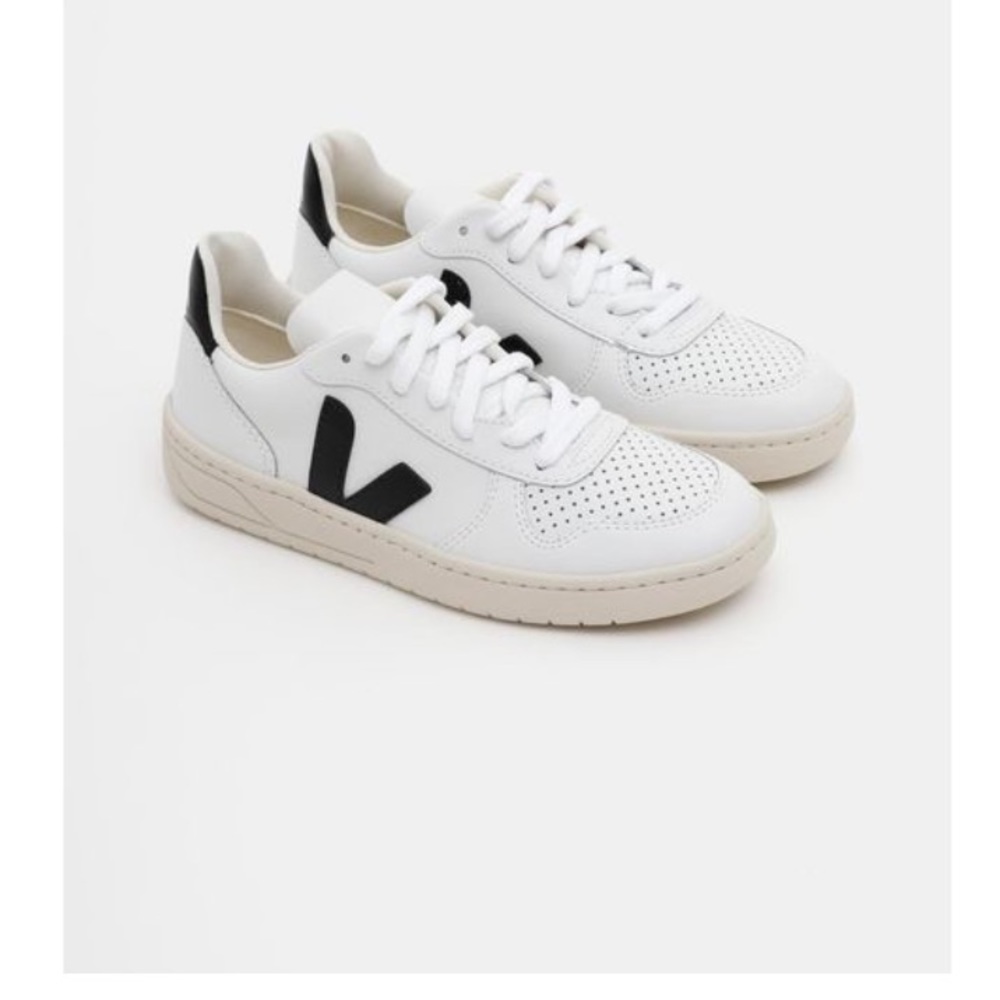 Veja sneakers for women. Lightly worn